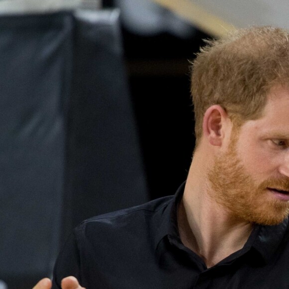 Le prince Harry, duc de Sussex, et Meghan Markle, duchesse de Sussex, enceinte, assistent à la cérémonie de clôture des Invictus Games 2018 à Sydney, le 27 octobre 2018.