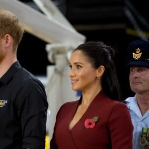 Le prince Harry, duc de Sussex, et Meghan Markle, duchesse de Sussex, enceinte, assistent à la cérémonie de clôture des Invictus Games 2018 à Sydney, le 27 octobre 2018.