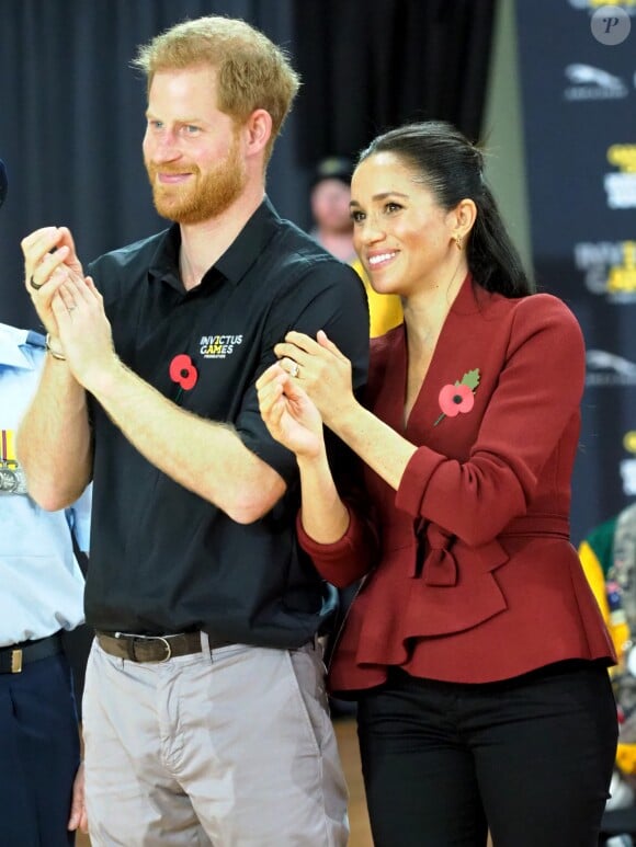 Le prince Harry, duc de Sussex, et Meghan Markle, duchesse de Sussex, enceinte, assistent à la cérémonie de clôture des Invictus Games 2018 à Sydney, le 27 octobre 2018.