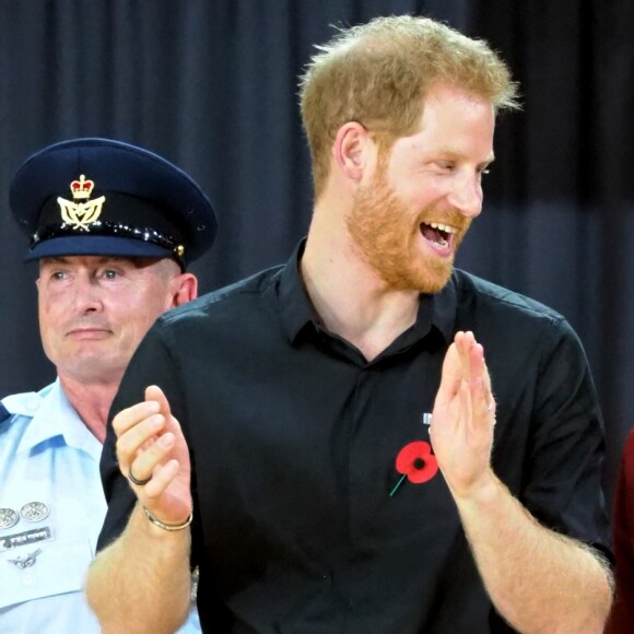 Le prince Harry, duc de Sussex, et Meghan Markle, duchesse de Sussex, enceinte, assistent à la cérémonie de clôture des Invictus Games 2018 à Sydney, le 27 octobre 2018.