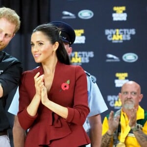 Le prince Harry, duc de Sussex, et Meghan Markle, duchesse de Sussex, enceinte, assistent à la cérémonie de clôture des Invictus Games 2018 à Sydney, le 27 octobre 2018.