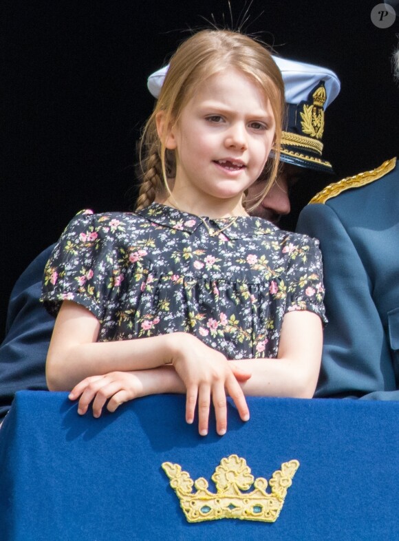 La princesse Estelle de Suède au balcon du palais royal à Stockholm le 30 avril 2019 pour les célébrations du 73e anniversaire du roi Carl XVI Gustaf.