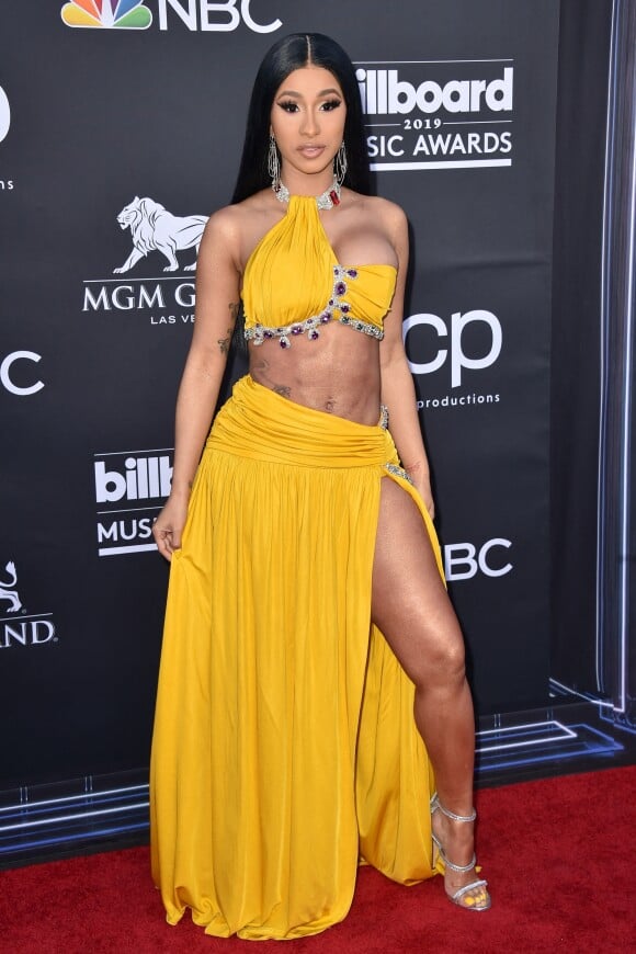 Cardi B, vêtue d'une robe Moschino, assiste à la soirée Billboard Music Awards 2019 au MGM Grand Garden Arena. Las Vegas, le 1er mai 2019.