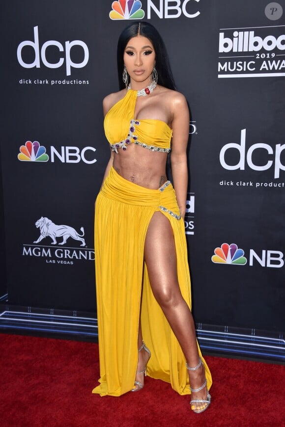 Cardi B, vêtue d'une robe Moschino, assiste à la soirée Billboard Music Awards 2019 au MGM Grand Garden Arena. Las Vegas, le 1er mai 2019.