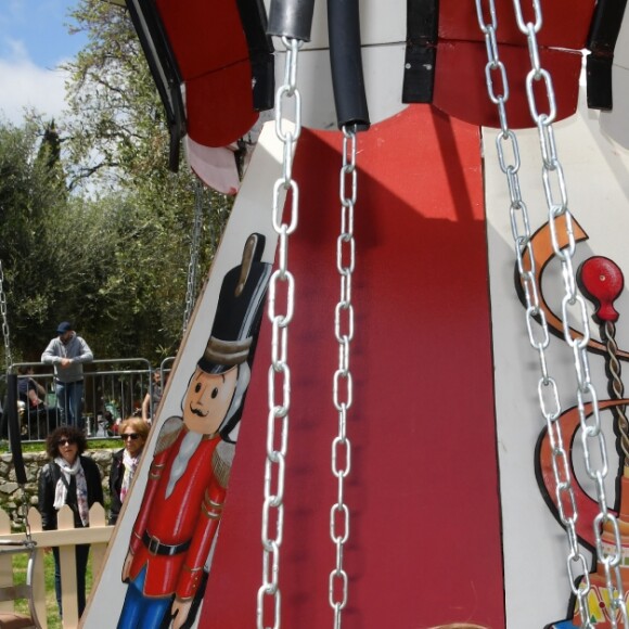 Exclusif - Laura Tenoudji Estrosi et sa fille Bianca - Christian Estrosi, le maire de Nice, et sa femme Laura Tenoudji ont fêté en famille le 1er mai dans les jardins de Cimiez pour la Fête des Mai à Nice, le 1er mai 2019. © Bruno Bebert/Bestimage