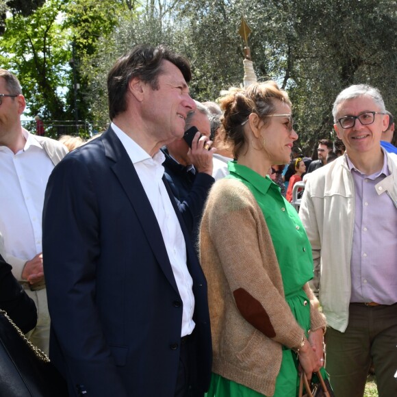 Exclusif - Christian Estrosi, le maire de Nice, et sa femme Laura Tenoudji - Christian Estrosi, le maire de Nice, et sa femme Laura Tenoudji ont fêté en famille le 1er mai dans les jardins de Cimiez pour la Fête des Mai à Nice, le 1er mai 2019. © Bruno Bebert/Bestimage