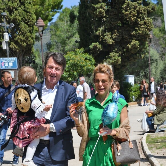 Exclusif - Christian Estrosi, le maire de Nice, et sa femme Laura Tenoudji avec leur fille Bianca - Christian Estrosi, le maire de Nice, et sa femme Laura Tenoudji ont fêté en famille le 1er mai dans les jardins de Cimiez pour la Fête des Mai à Nice, le 1er mai 2019. © Bruno Bebert/Bestimage