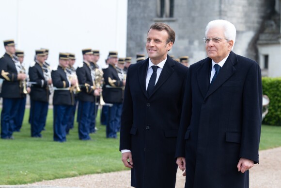 Le président Emmanuel Macron accueille Sergio Mattarella, président de la République d'Italie, au château royal d'Amboise pour la commémoration du 500e anniversaire de la mort de Léonard de Vinci le 2 mai 2019. © David Nivière / Pool / Bestimage