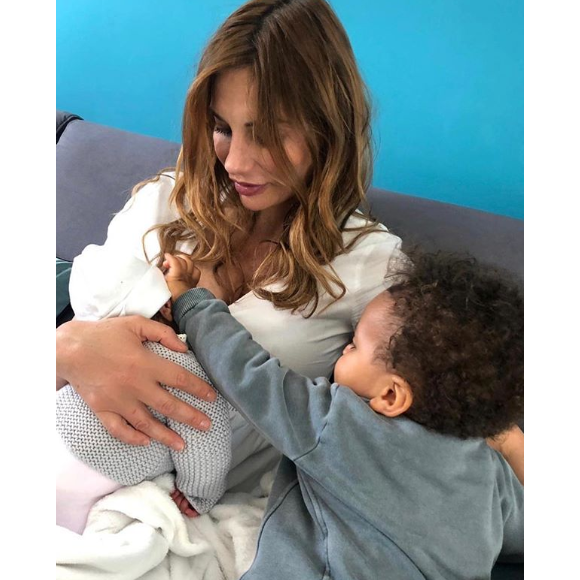 Ariane Brodier, son amoureux Fulgence Ouedraogo et leur fils sont heureux d'accueillir le deuxième bébé de la famille, une petite fille née le 24 avril 2019.