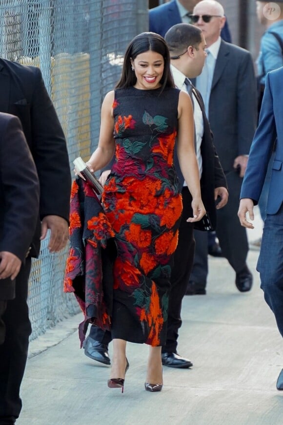 Gina Rodriguez arrive à l'émission "Jimmy Kimmel Live!" à Los Angeles, le 17 avril 2019.