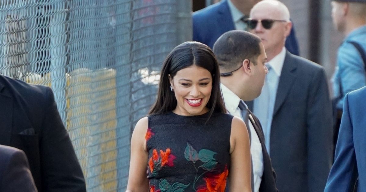 Gina Rodriguez arrive à l'émission Jimmy Kimmel Live! à Los Angeles, le 17 avril 2019. Purepeople