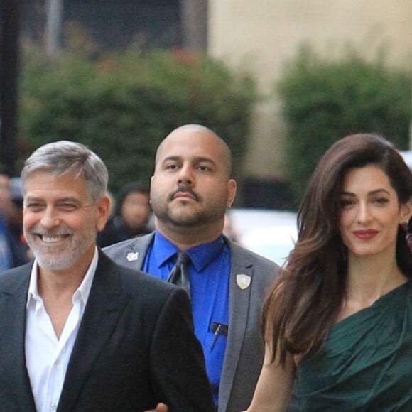 George Clooney et sa femme Amal Clooney à la sortie du "El Capitan Entertainment Centre" après leur passage dans l'émission "Jimmy Kimmel Live!" à Hollywood, Los Angeles, le 7 mai 2019.