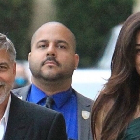 George Clooney et sa femme Amal Clooney à la sortie du "El Capitan Entertainment Centre" après leur passage dans l'émission "Jimmy Kimmel Live!" à Hollywood, Los Angeles, le 7 mai 2019.