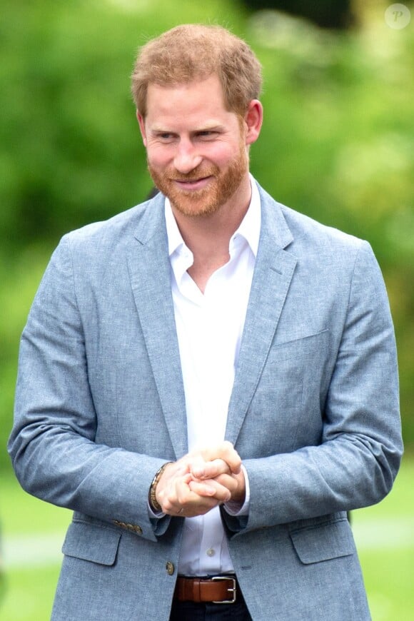 Le prince Harry se déplace à La Haye quelques jours après la naissance de son premier enfant Archie pour une conférence pour la prochaine compétition Invictus Games qui se déroulera aux Pays-Bas. Il a été reçu par la princesse Margriet des Pays-Bas le 9 mai 2019.