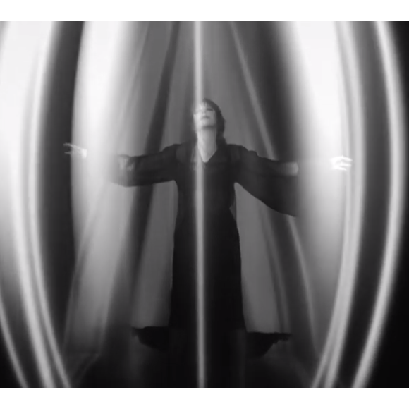 Extrait du clip Des larmes, de Mylène Farmer. Mai 2019