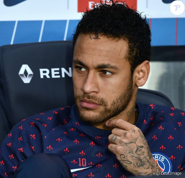Neymar Jr lors du match de Ligue 1 "PSG - ASM (3-1)" au Parc des Princes à Paris. Avant même le début de la rencontre, le PSG était déjà mathématiquement sacré Champion de France 2019, suite au match nul de Lille quelques heures plus tôt. Le PSG remporte ici son 8ème titres de Champion de France. Paris, le 21 avril 2019. Les maillots des joueurs du PSG arboraient un dessin à l'effigie de Notre-Dame devant et étaient tous floqués NOTRE-DAME dans le dos. © Giancarlo Gorassini/Bestimage