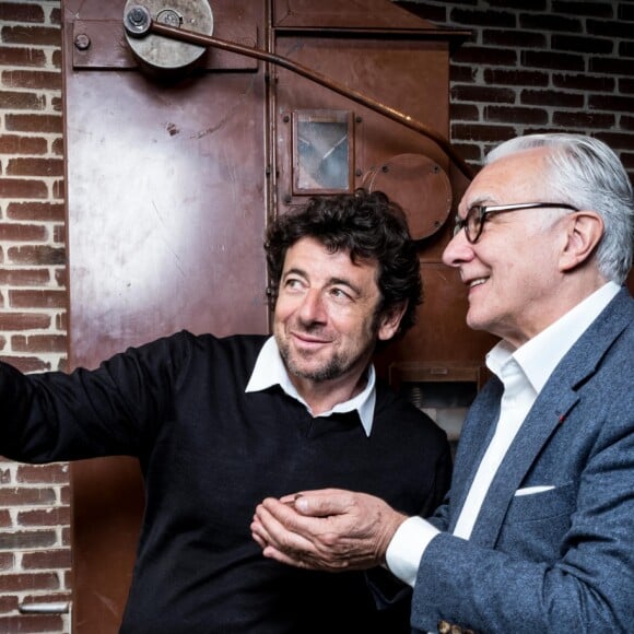 Exclusif - Rencontre gastronomique entre Alain Ducasse et Patrick Bruel pour la création d'un coffret de chocolats à l'huile d'olive. À l'occasion de la fête des Mères, la Manufacture de chocolat Alain Ducasse sortira une recette de ganache à l'huile d'olive provenant de la propriété de Patrick Bruel, le Domaine LEOS à l'Isle-sur-la-Sorgue, maintes fois reconnu et récompensé (trois médailles d'or au Concours Général Agricole). Le coffret est disponible en édition limitée le 3 mai prochain au prix de 36€ pour 21 pièces. Paris, le 24 avril 2019 © Cyril Moreau / Bestimage