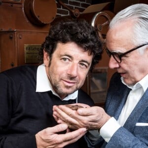 Exclusif - Rencontre gastronomique entre Alain Ducasse et Patrick Bruel pour la création d'un coffret de chocolats à l'huile d'olive. À l'occasion de la fête des Mères, la Manufacture de chocolat Alain Ducasse sortira une recette de ganache à l'huile d'olive provenant de la propriété de Patrick Bruel, le Domaine LEOS à l'Isle-sur-la-Sorgue, maintes fois reconnu et récompensé (trois médailles d'or au Concours Général Agricole). Le coffret est disponible en édition limitée le 3 mai prochain au prix de 36€ pour 21 pièces. Paris, le 24 avril 2019 © Cyril Moreau / Bestimage