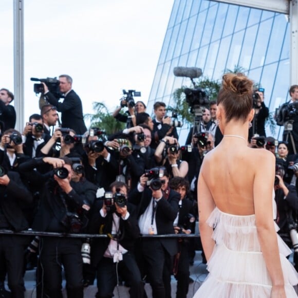 Bella Hadid (robe Haute Couture, Christian Dior) assiste à la montée des marches du film "Rocketman" lors du 72ème Festival International du Film de Cannes. Le 16 mai 2019 © Borde / Bestimage