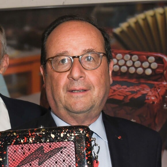 Exclusif - François Hollande - Vernissage "Un Marchand Un Artiste à Biron, à Dauphine !" aux Puces de Paris Saint-Ouen le 16 mai 2019. © Coadic Guirec/Bestimage