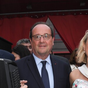 Exclusif - Bernard Combes et François Hollande - Vernissage "Un Marchand Un Artiste à Biron, à Dauphine !" aux Puces de Paris Saint-Ouen le 16 mai 2019. © Coadic Guirec/Bestimage