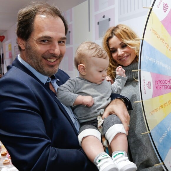 Exclusif - Ingrid Chauvin avec son mari Thierry Peythieu et leur fils Tom - Election du Bébé Cadum 2017 lors de la "Rigoladerie Cadum, la family party engagée" en présence des marraines et de l'association "Coeur a Coeur" à Paris le 4 février 2017. © Philippe Doignon / Bestimage