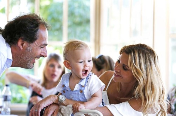 Ingrid Chauvin et son mari Thierry Peythieu fêtent l'anniversaire de leur fils Tom (1 an) à Disneyland Paris