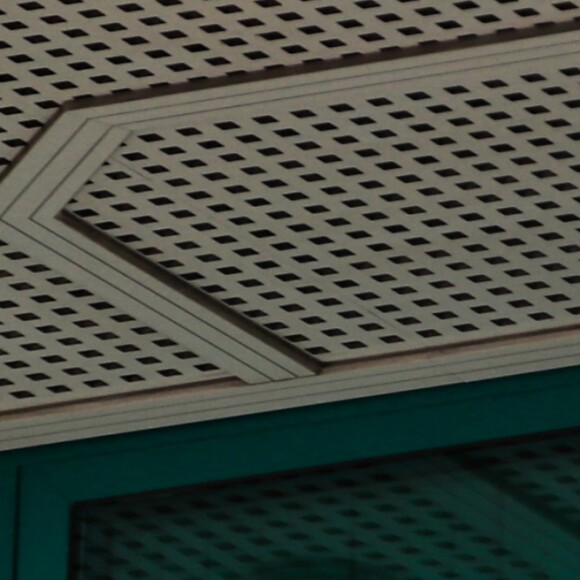 Exclusif - Nabilla Benattia enceinte et son mari Thomas Vergara au balcon de l'hôtel Martinez lors du 72ème Festival International du Film de Cannes, le 17 mai 2019.
