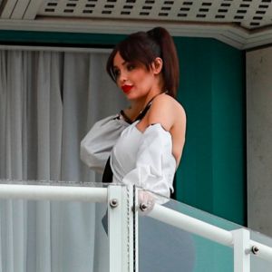 Exclusif - Nabilla Benattia enceinte et son mari Thomas Vergara au balcon de l'hôtel Martinez lors du 72ème Festival International du Film de Cannes, le 17 mai 2019.