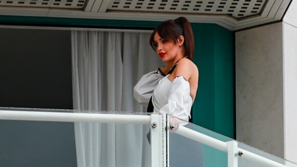 Nabilla et Thomas amoureux à Cannes : baby bump arrondi depuis le Martinez