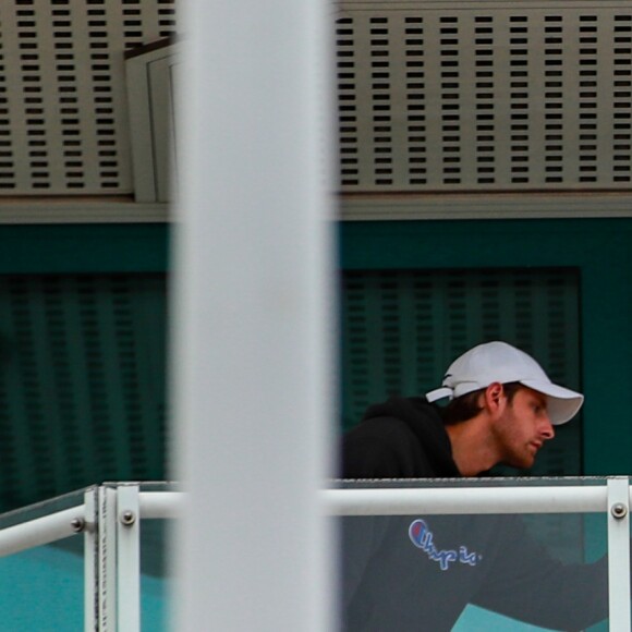 Exclusif - Nabilla Benattia enceinte et son mari Thomas Vergara au balcon de l'hôtel Martinez lors du 72ème Festival International du Film de Cannes, le 17 mai 2019.