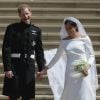 Le prince Harry et Meghan Markle (en robe de mariée Givenchy), duc et duchesse de Sussex, à la sortie de chapelle St. George au château de Windsor après leur mariage le 19 mai 2018.