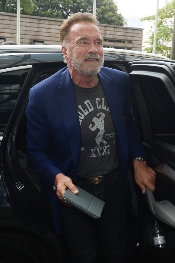 Arnold Schwarzenegger est accueilli chaleureusement à lhôtel Hyatt à Sao Paulo, le 12 avril 2019.