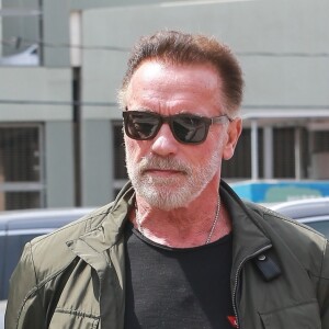Exclusif - Arnold Schwarzenegger se promène dans les rues de Santa Monica le 3 avril 2019.