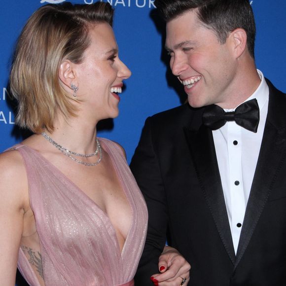 Scarlett Johansson et son compagnon Colin Jost au photocall de la soirée "2018 American Museum of Natural History Gala" à New York, le 15 novembre 2018.