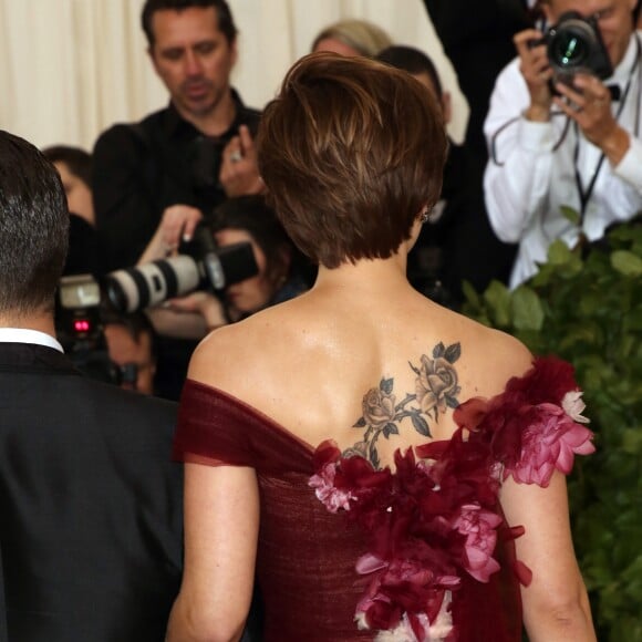 Scarlett Johansson et son compagnon Colin Jost Met Gala (Met Ball, Costume Institute Benefit) 2018 célébrant l'ouverture de l'exposition Heavenly Bodies: Fashion and the Catholic Imagination, au Metropolitan Museum of Art à New York, le 7 mai 2018. © Charles Guerin / Bestimage