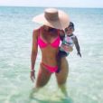 Khloé Kardashian et sa fille True en vacances aux îles Turques-et-Caïques. Mai 2019.