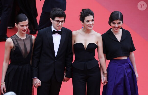 Emma Liégeois, Jeremy Lewin, Mélanie Doutey, Lucie Digout assistent à la montée des marches du film "La belle époque" lors du 72ème Festival International du Film de Cannes. Le 20 mai 2019 © Jacovides-Moreau / Bestimage
