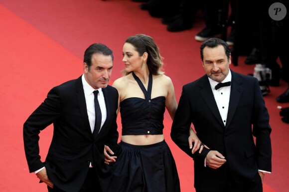 Jean Dujardin, Marion Cotillard, Gilles Lellouche assistent à la montée des marches du film "La belle époque" lors du 72ème Festival International du Film de Cannes. Le 20 mai 2019 © Jacovides-Moreau / Bestimage