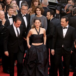 Jean Dujardin, Marion Cotillard, Gilles Lellouche assistent à la montée des marches du film "La belle époque" lors du 72ème Festival International du Film de Cannes. Le 20 mai 2019 © Jacovides-Moreau / Bestimage