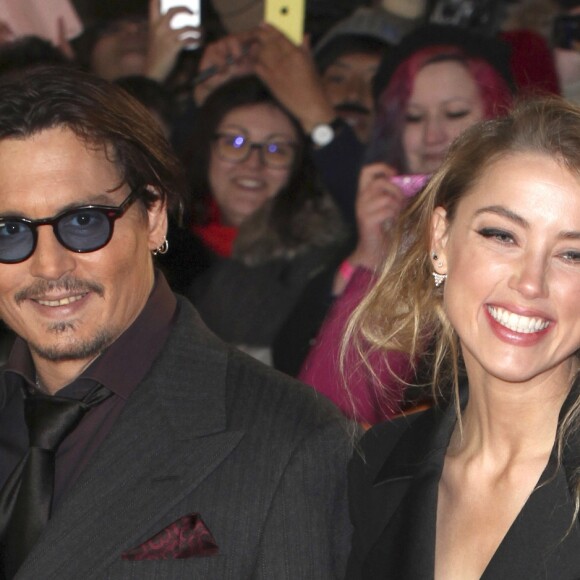 Johnny Depp et sa fiancée Amber Heard - Première du film "Charlie Mortdecai" à l'Empire, Leicester Square, à Londres, le 19 janvier 2015.