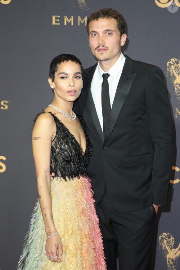 Zoë Kravitz et son compagnon Karl Glusman au photocall de la 69ème édition des Emmy Awards au théâtre Microsoft à Los Angeles le 17 septembre 2017