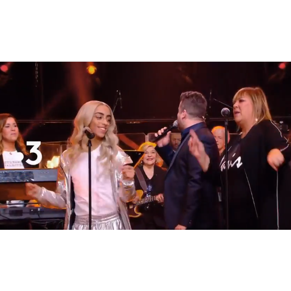 Bilal Hassani et Michèle Bernier dans "Les enfants de la musique chantent les années 70", vendredi 24 mai 2019, sur France 3