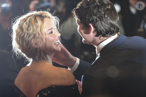 Virginie Efira et son compagnon Niels Schneider à la première de "Sybil" lors du 72ème Festival International du Film de Cannes, le 24 mai 2019.