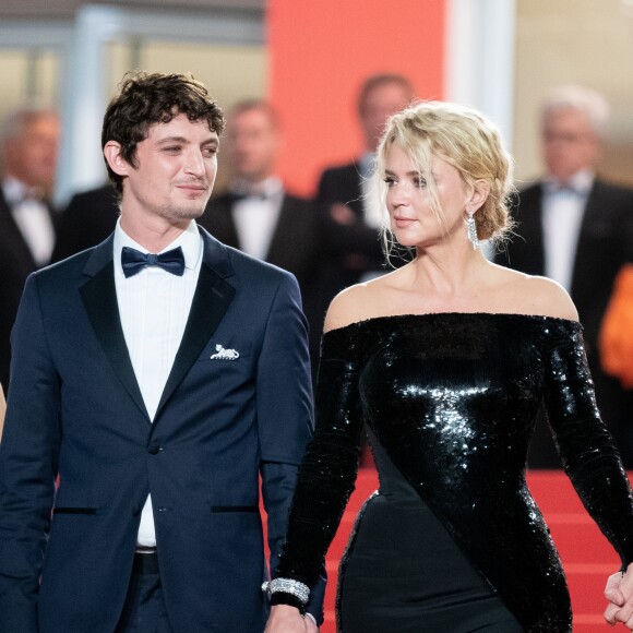 Niels Schneider et sa compagne Virginie Efira - Descente des marches du film "Sibyl" lors du 72ème Festival International du Film de Cannes. Le 24 mai 2019 © Borde / Bestimage