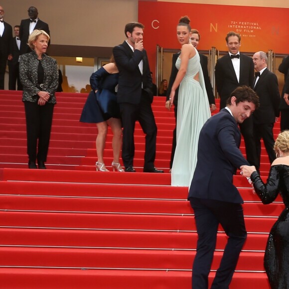 Niels Schneider, Virginie Efira (accident de lacets) - Montée des marches du film "Sibyl" lors du 72ème Festival International du Film de Cannes. Le 24 mai 2019 © Jacovides-Moreau / Bestimage