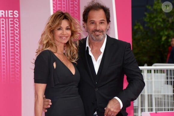Ingrid Chauvin et son mari Thierry Peythieu durant le "Pink Carpet" des séries "Killing Eve" et "When Heroes Fly" lors du festival "Canneseries" à Cannes, le 8 avril 2018. Le Festival International de Cannes des Séries se déroule du 4 au 11 avril 2018 au Palais des Festivals.