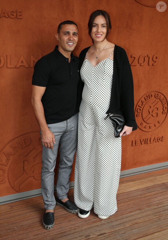 Brahim Asloum et sa compagne (enceinte) au village lors des internationaux de tennis de Roland Garros à Paris le 27 mai 2019. © Dominique Jacovides / Bestimage