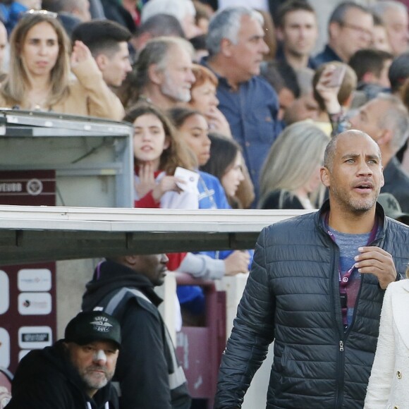 Valérie Trierweiler, en tant que journaliste en reportage pour un magazine, et son compagnon l'ancien rugbyman et présentateur TV Romain Magellan, sur place lui pour présenter et animer "Le match des Légendes" durant lequel de grands noms du football et du rugby se sont affrontés pour une mi-temps de foot et une autre de rugby au profit de l'association "Un sourire, un espoir pour la vie" au stade Chaban Delmas, à Bordeaux, France, le 27 Mai 2019. © Patrick Bernard/Bestimage