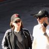Exclusif - Kate Mara enceinte de son premier enfant et son mari Jamie Bell sont allés prendre un snack dans le quartier de Silverlake à Los Angeles, le 13 mai 2019 For germany call for price Exclusive - Pregnant Kate Mara and Jamie Bell grab an afternoon snack in Silverlake after buying a new home in Los Feliz as the pair prepare for their first child together. 13th may 201913/05/2019 - Los Angeles